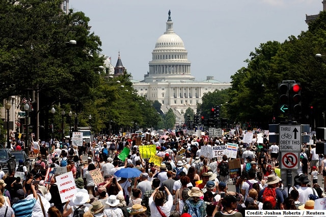 US to deny green cards to immigrants using public benefits